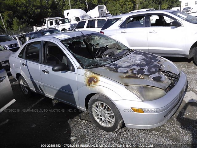 1FAFP3831YW124086 - 2000 FORD FOCUS ZTS SILVER photo 1