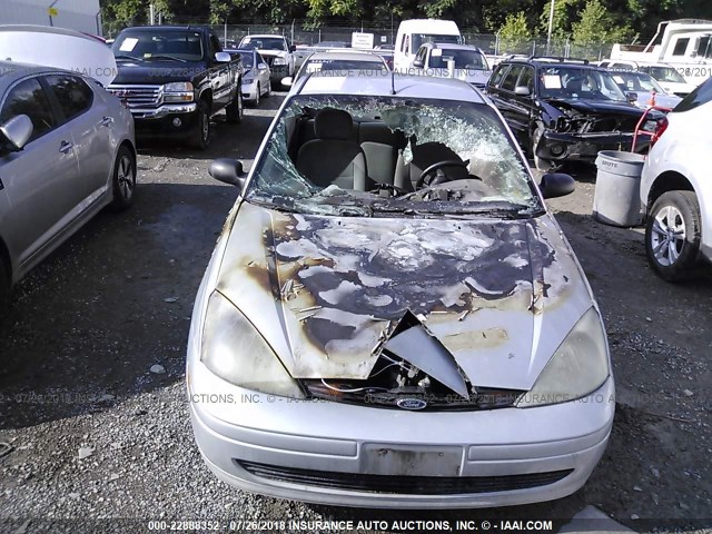 1FAFP3831YW124086 - 2000 FORD FOCUS ZTS SILVER photo 6