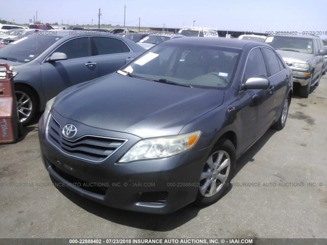 4T1BF3EK0BU223701 - 2011 TOYOTA CAMRY SE/LE/XLE GRAY photo 2