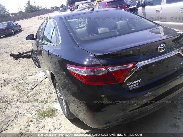 4T1BF1FK9HU440580 - 2017 TOYOTA CAMRY LE/XLE/SE/XSE 黑色 照片 3