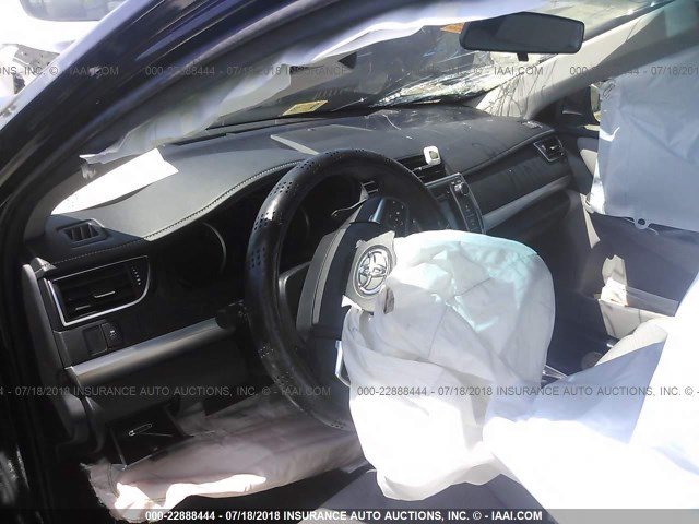 4T1BF1FK9HU440580 - 2017 TOYOTA CAMRY LE/XLE/SE/XSE 黑色 照片 5
