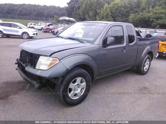 1N6AD06U05C427068 - 2005 NISSAN FRONTIER KING CAB LE/SE/OFF ROAD GRAY photo 2