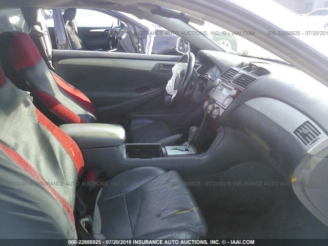 4T1CE38P25U515840 - 2005 TOYOTA CAMRY SOLARA SE/SLE WHITE photo 5