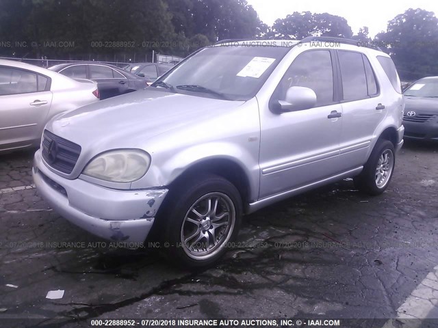 4JGAB54EXXA087777 - 1999 MERCEDES-BENZ ML 320 SILVER photo 2