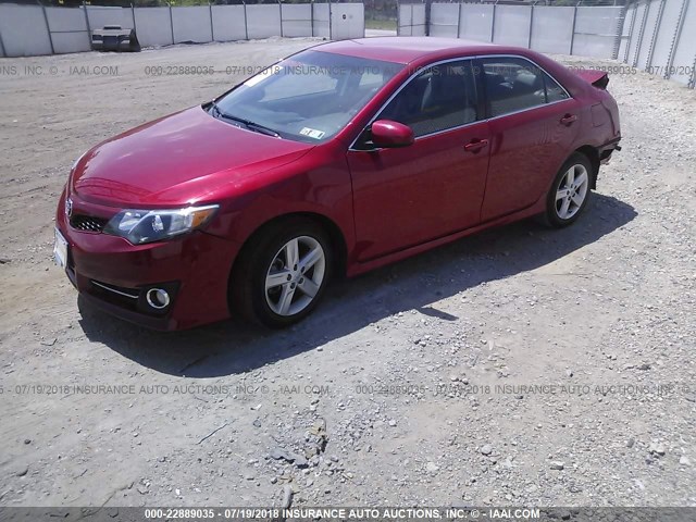 4T1BF1FK4EU799301 - 2014 TOYOTA CAMRY L/SE/LE/XLE წითელი ფოტო 2