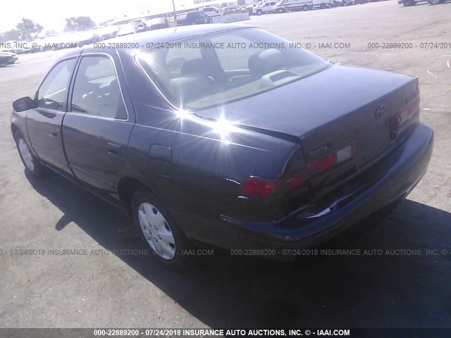 JT2BG22K3V0091070 - 1997 TOYOTA CAMRY LE/XLE BLACK photo 3