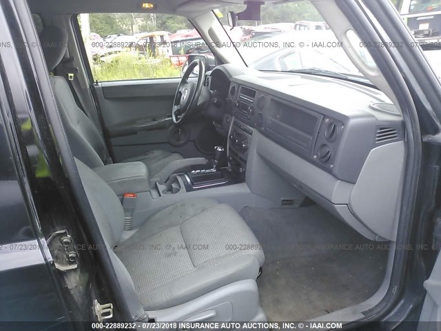 1J8HG48K37C669179 - 2007 JEEP COMMANDER BLACK photo 5