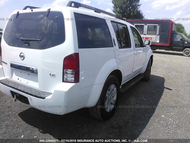 5N1AR18W96C665619 - 2006 NISSAN PATHFINDER LE/SE/XE WHITE photo 4