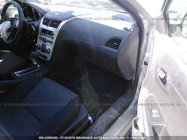1G1ZC5E16BF198671 - 2011 CHEVROLET MALIBU 1LT 银色 照片 5
