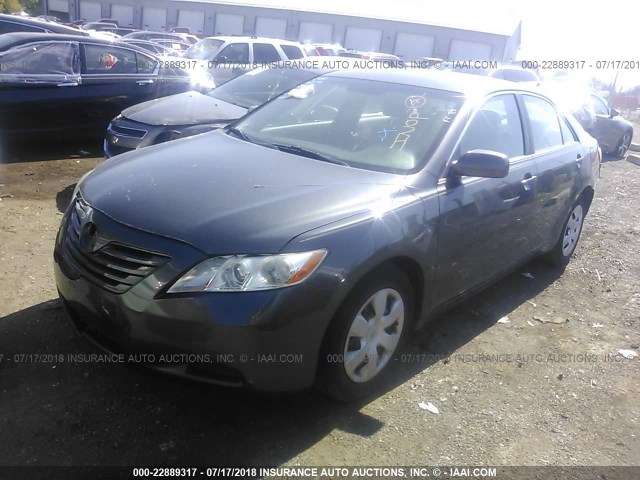 4T1BE46K27U071869 - 2007 TOYOTA CAMRY NEW GENERAT CE/LE/XLE/SE GRAY photo 2