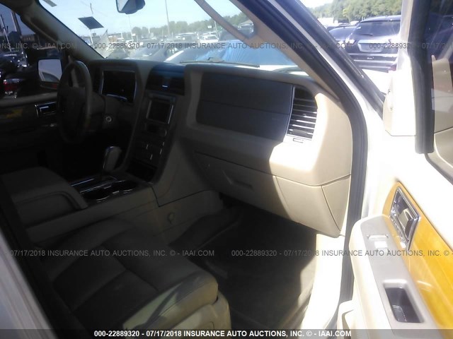 5LMFU28538LJ11073 - 2008 LINCOLN NAVIGATOR WHITE photo 5