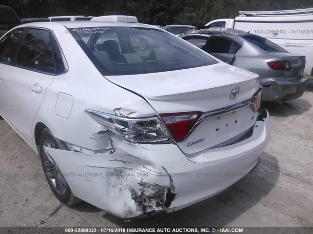 4T1BF1FKXGU204681 - 2016 TOYOTA CAMRY LE/XLE/SE/XSE WHITE photo 6
