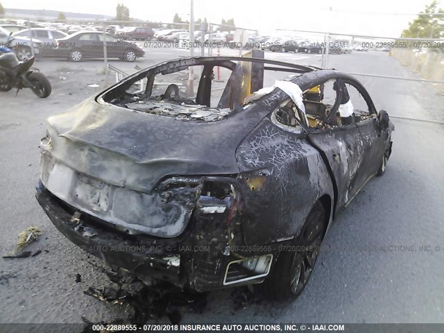 5YJ3E1EA8JF011207 - 2018 TESLA MODEL 3 ნაცრისფერი ფოტო 4