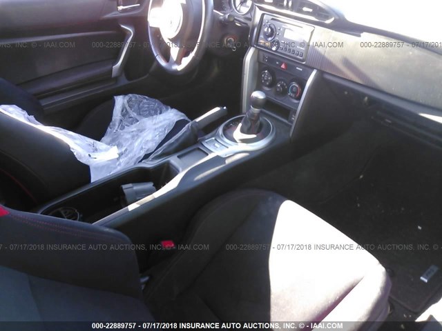 JF1ZNAA19D2703764 - 2013 TOYOTA SCION FR-S WHITE photo 5
