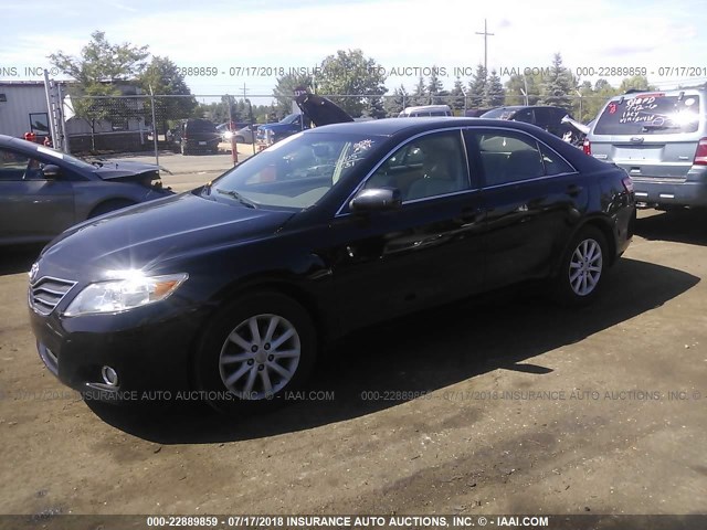 4T1BK3EK4AU105600 - 2010 TOYOTA CAMRY SE/LE/XLE შავი ფოტო 2