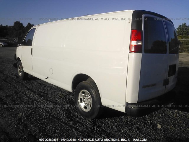 1GTGG29V561175741 - 2006 GMC SAVANA G2500 WHITE photo 3