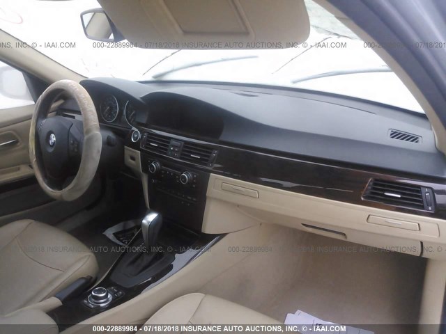 WBAPH5G58BNM74576 - 2011 BMW 328 I SULEV Light Blue photo 5