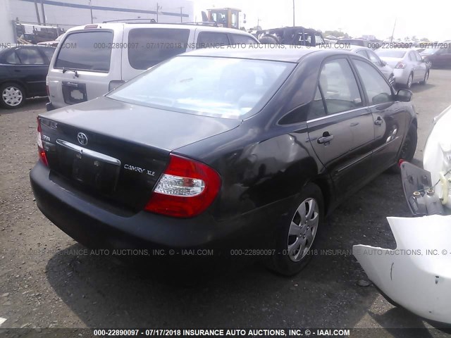 4T1BE30K22U001591 - 2002 TOYOTA CAMRY LE/XLE/SE შავი ფოტო 4