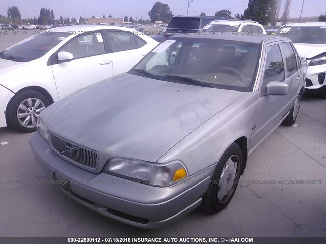 YV1LS5579W1541281 - 1998 VOLVO S70 SILVER photo 2