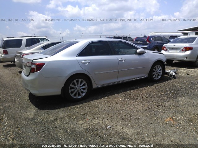 4T4BF1FK3ER347653 - 2014 TOYOTA CAMRY L/SE/LE/XLE Gümüş foto 4