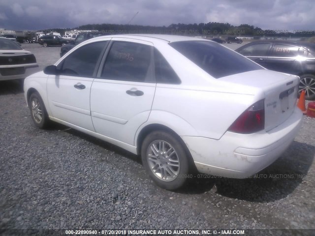 1FAFP34N67W251390 - 2007 FORD FOCUS ZX4/S/SE/SES WHITE photo 3