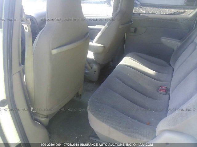 1C4GJ25362B739875 - 2002 CHRYSLER VOYAGER WHITE photo 8