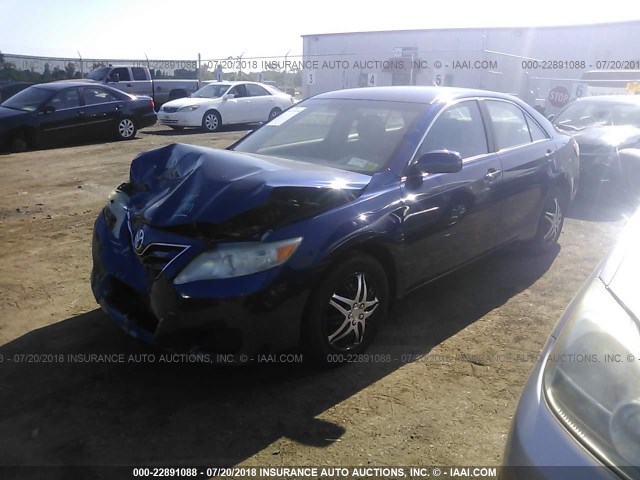 4T1BF3EK2BU600514 - 2011 TOYOTA CAMRY SE/LE/XLE BLUE photo 2