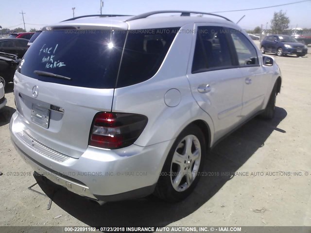 4JGBB75E06A017833 - 2006 MERCEDES-BENZ ML 500 SILVER photo 4