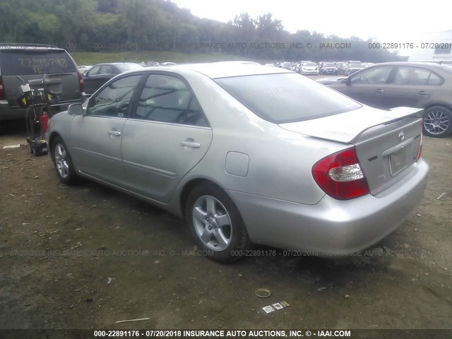 4T1BF32K62U516085 - 2002 TOYOTA CAMRY LE/XLE/SE Gümüş foto 3