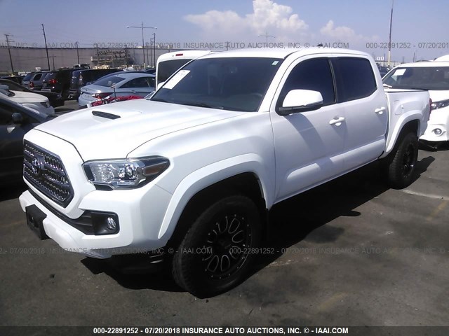 3TMAZ5CN9HM046465 - 2017 TOYOTA TACOMA DBL CAB/SR5/TRD SPORT/OR WHITE photo 2
