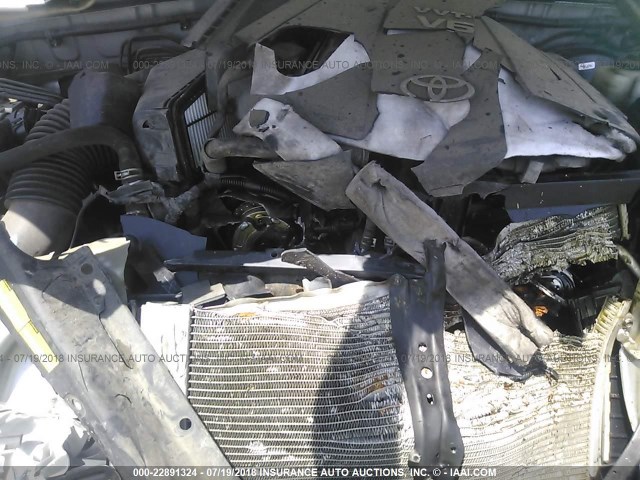 5TFLU4EN3DX062390 - 2013 TOYOTA TACOMA DOUBLE CAB ვერცხლისფერი ფოტო 10