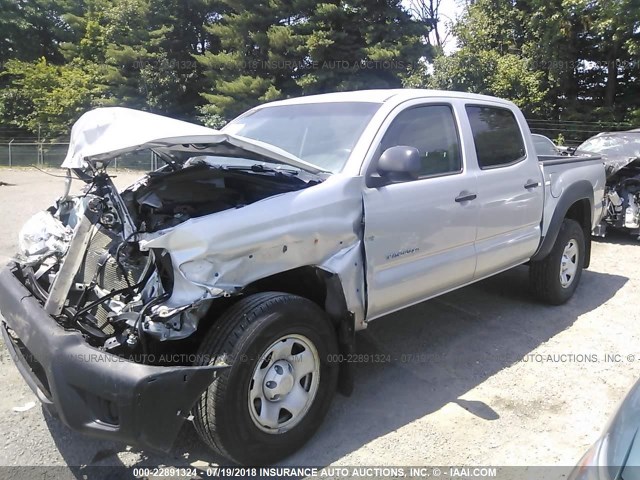 5TFLU4EN3DX062390 - 2013 TOYOTA TACOMA DOUBLE CAB ვერცხლისფერი ფოტო 2