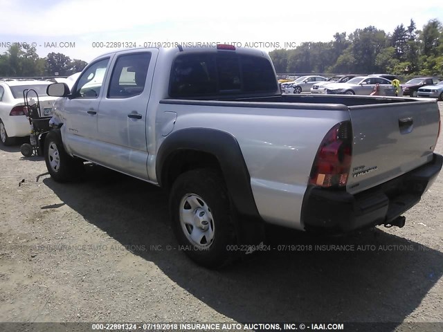 5TFLU4EN3DX062390 - 2013 TOYOTA TACOMA DOUBLE CAB ვერცხლისფერი ფოტო 3