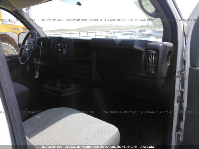 1GCSGAFX8D1183002 - 2013 CHEVROLET EXPRESS G1500  WHITE photo 5