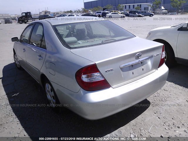 JTDBE32K530244225 - 2003 TOYOTA CAMRY LE/XLE SILVER photo 3