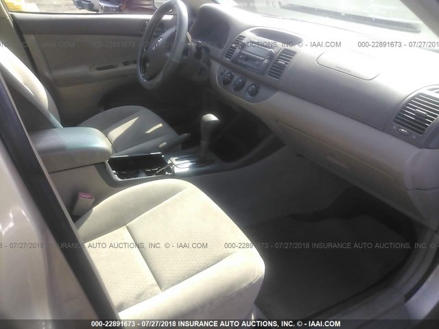 4T1BE32K42U054662 - 2002 TOYOTA CAMRY LE/XLE/SE 金色 照片 5