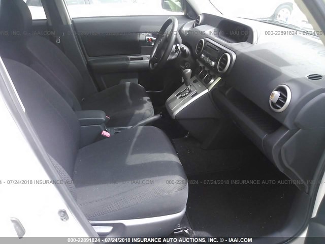JTLKE50EX91087436 - 2009 TOYOTA SCION XB Weiß Foto 5