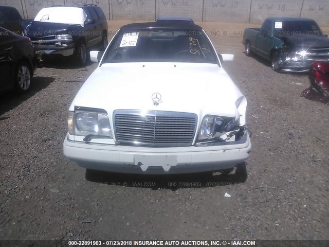 WDBEA66EXSC282284 - 1995 MERCEDES-BENZ E 320 WHITE photo 6