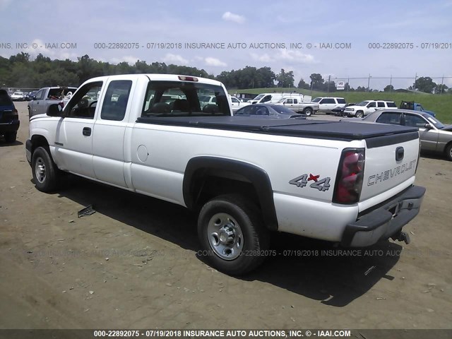 1GCHK29G06E262833 - 2006 CHEVROLET SILVERADO K2500 HEAVY DUTY WHITE photo 3