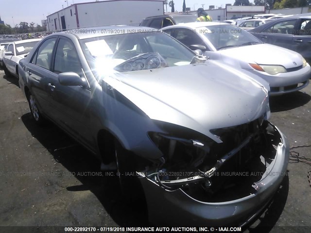 JTDBF32K350165703 - 2005 TOYOTA CAMRY LE/XLE/SE 银色 照片 1
