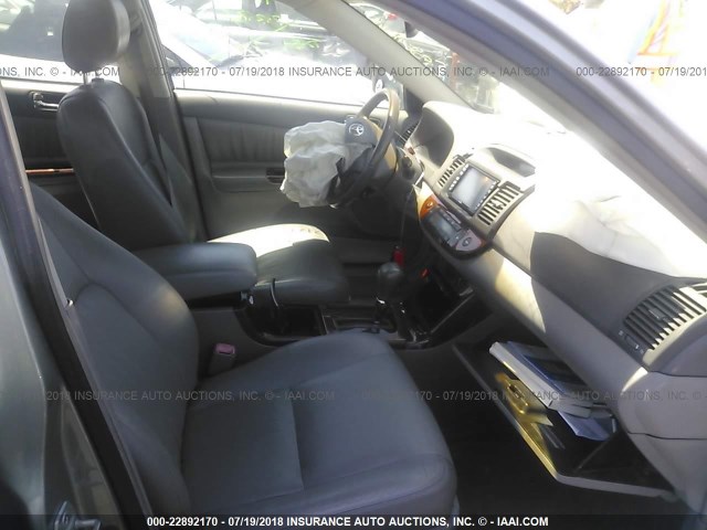 JTDBF32K350165703 - 2005 TOYOTA CAMRY LE/XLE/SE 银色 照片 5