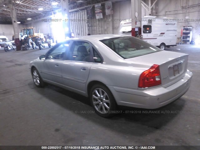 YV1TS59H141376200 - 2004 VOLVO S80 2.5T SILVER photo 3