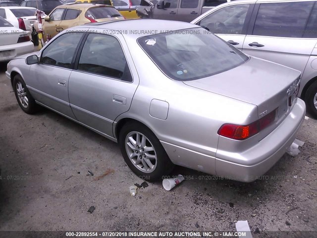 4T1BF28K11U967196 - 2001 TOYOTA CAMRY LE/XLE SILVER photo 3