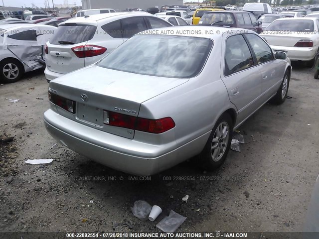 4T1BF28K11U967196 - 2001 TOYOTA CAMRY LE/XLE SILVER photo 4