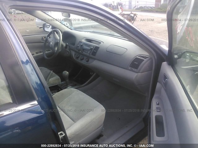4T1BE32K64U344646 - 2004 TOYOTA CAMRY LE/XLE/SE 蓝色 照片 5