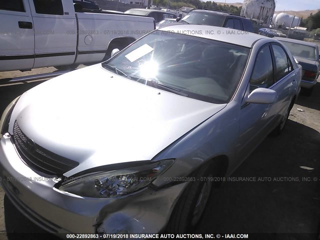 4T1BF30K72U032588 - 2002 TOYOTA CAMRY LE/XLE/SE 银色 照片 2