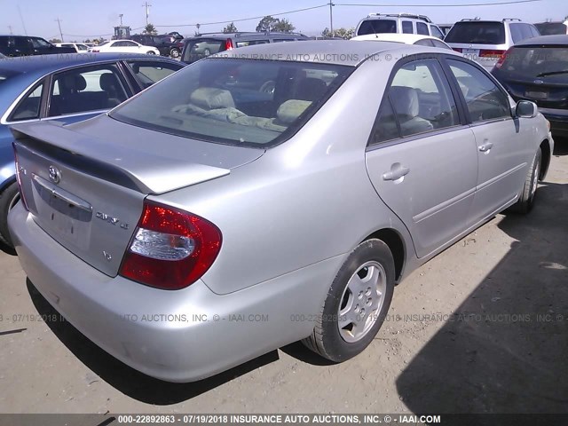 4T1BF30K72U032588 - 2002 TOYOTA CAMRY LE/XLE/SE 银色 照片 4