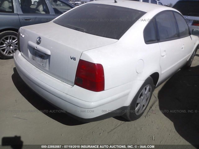 WVWPD63B1XE508302 - 1999 VOLKSWAGEN PASSAT GLX WHITE photo 4