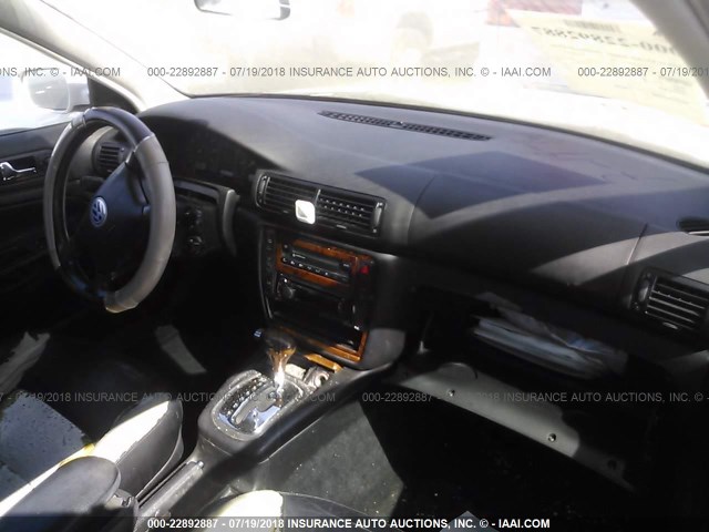 WVWPD63B1XE508302 - 1999 VOLKSWAGEN PASSAT GLX 白色 照片 5