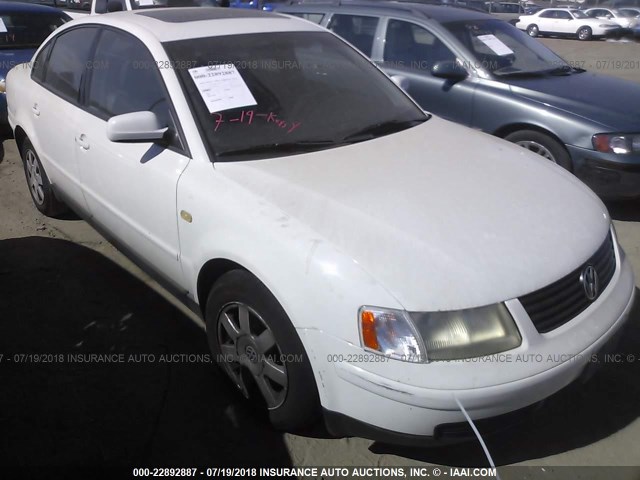 WVWPD63B1XE508302 - 1999 VOLKSWAGEN PASSAT GLX WHITE photo 6